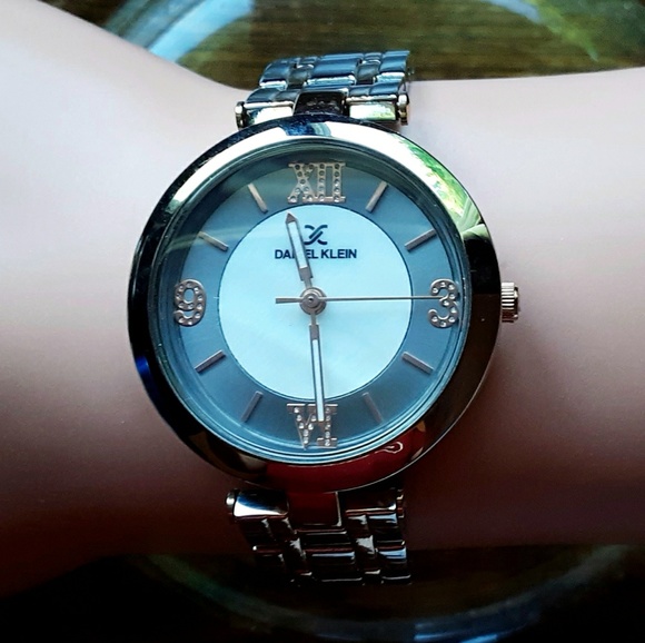 Two-toned Gold/Silver Designer Watch - Picture 7 of 8